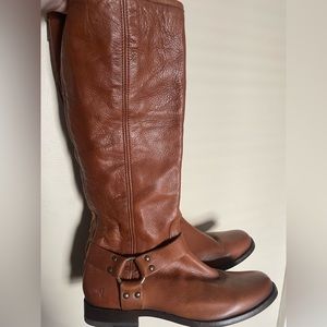 Phillip Harness Tall Frye Boot fits a size 8/9 Whiskey